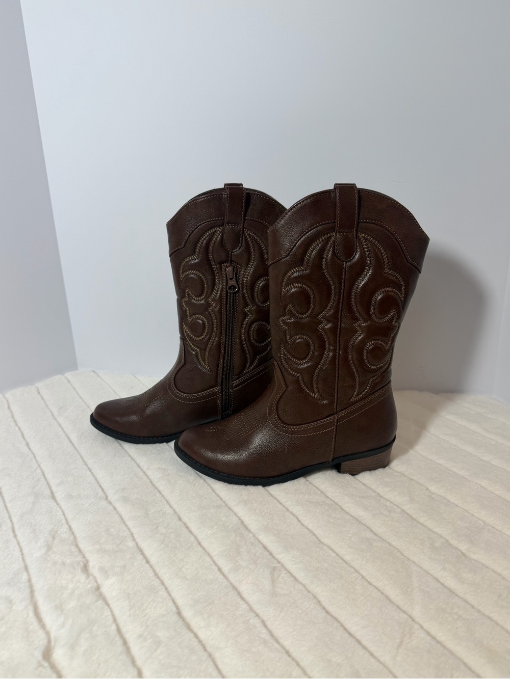 Girls 3 boots! Side zip closure detail